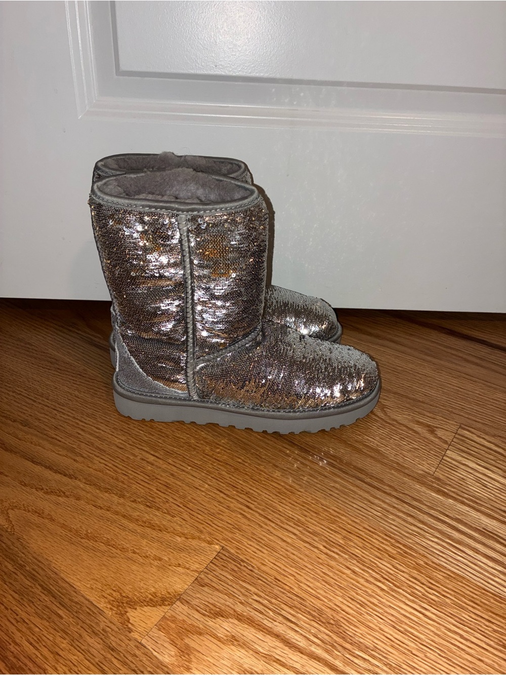 UGG Women’s Cosmos Sequin Size 6
